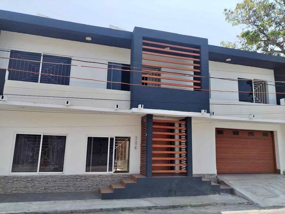 Foto de Se vende casa a 5 calles de Plaza Las Américas