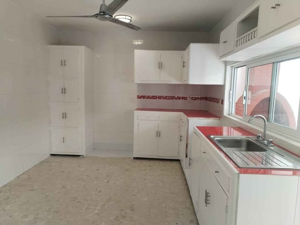 Miniatura 2 de Se vende casa a 5 calles de Plaza Las Américas